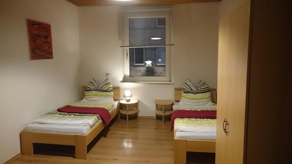Privatzimmer Furth Zentrum Bagian luar foto